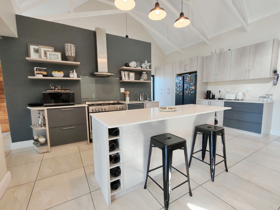 3 Bedroom Property for Sale in Kraaibosch Western Cape